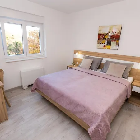 Apartment Paulo Starigrad Paklenica