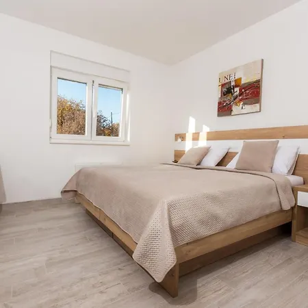 Paulo Apartmán Starigrad Paklenica